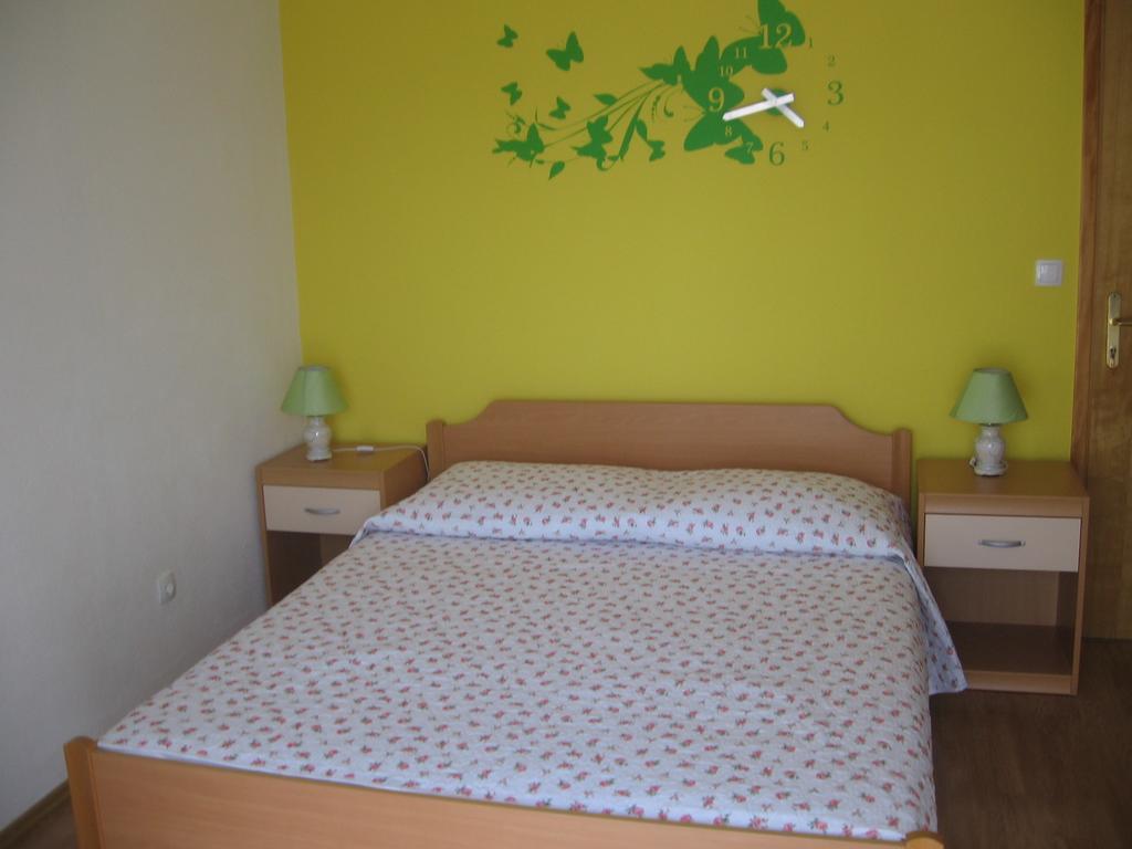 Apartments Marjanovic Bol Habitación foto